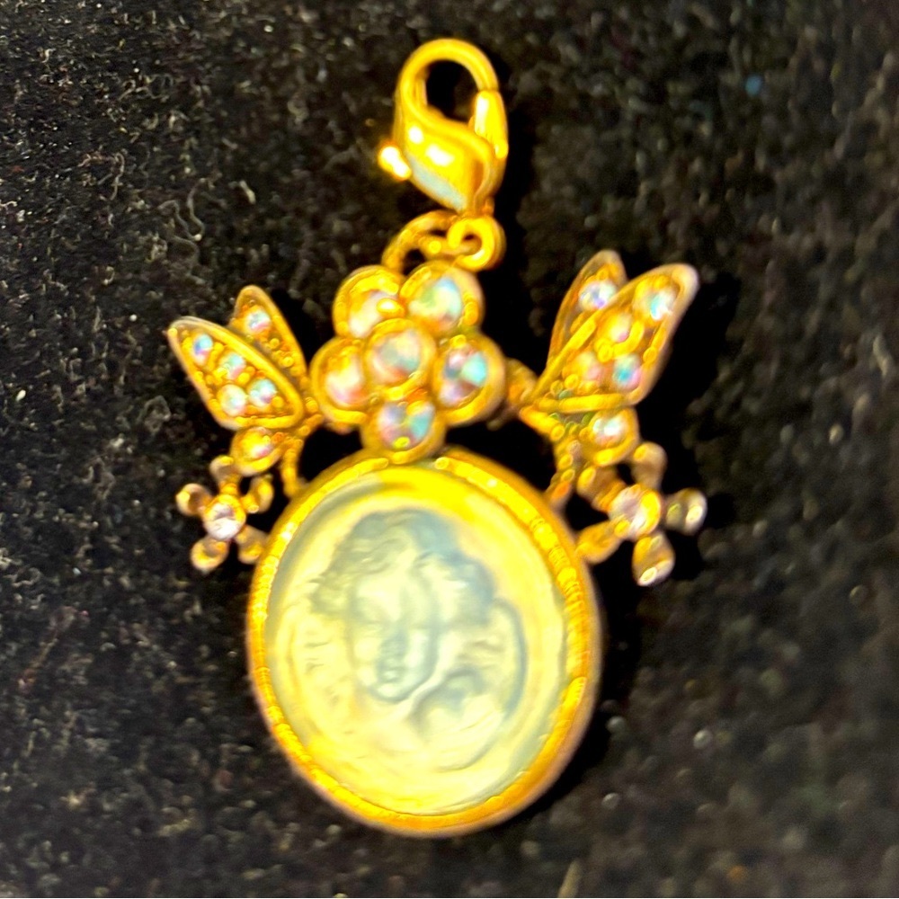 VTG Kirk’s Folly Pendant Dream Angel Cameo w/ AB Iridescent Crystal Butterflies - Picture 3 of 10
